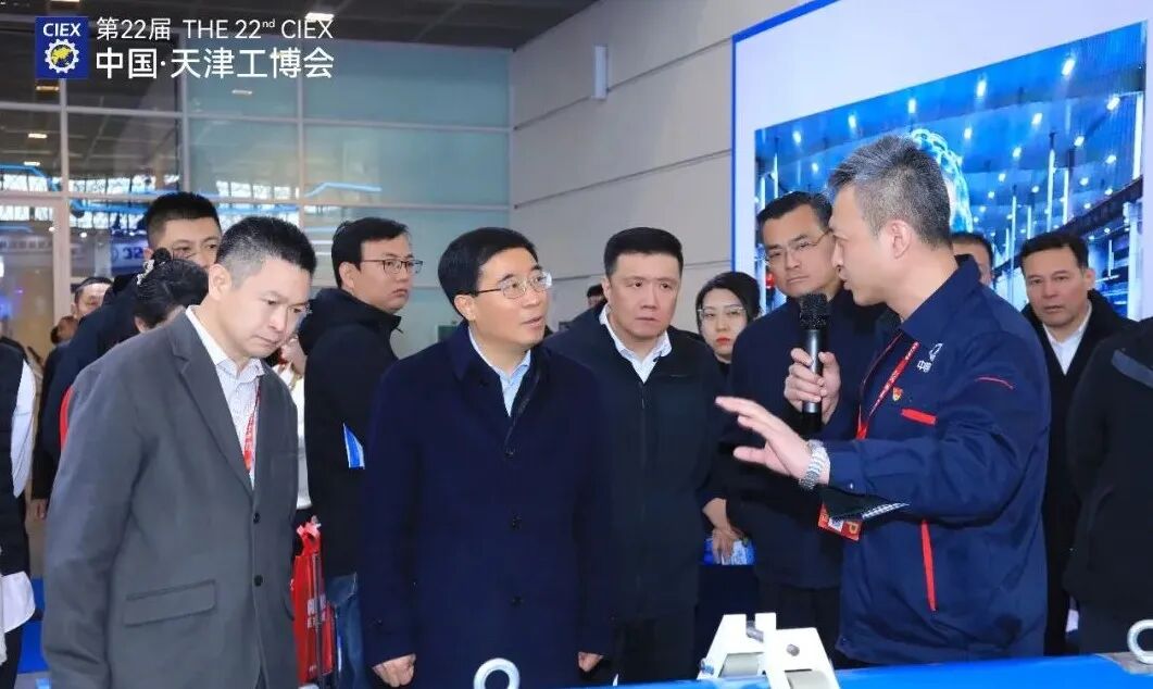 办出效益  走向国际  天津市副市长王宝雨深入调研天津工博会并